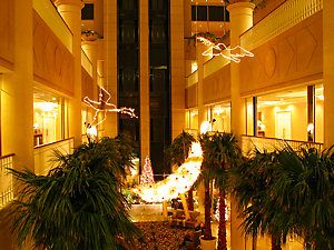 オリエンタルホテルロビーのクリスマスツリー