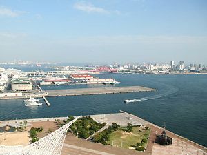 神戸ポートアイランドと神戸大橋・神戸港の風景