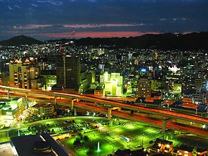 神戸市街地の夜景と六甲山須磨アルプスの山並み