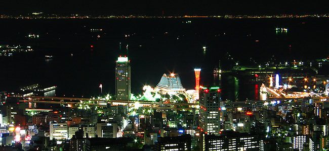 神戸ポートタワーとメリケンパーク、ポートアイランド、神戸港の夜景風景