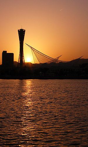 神戸ポートタワーと夕日・夕焼け