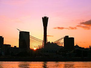 神戸ポートタワーと夕日・夕焼け