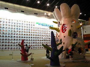 神戸海洋博物館エントランスの元気の木