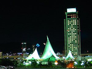 海洋博物館とホテルオークラ神戸の夜景