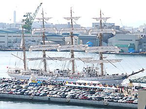 神戸港新港第一突堤にお停泊する海王丸