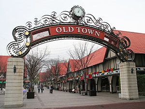 レストラン街とショッピングモール「OLD TOWN」