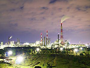 姫路の工場の夜景・ダイセル化学工業網干工場