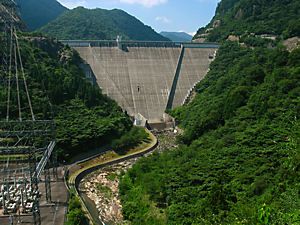 長谷ダムと関西電力ＰＲ館水力発電所（揚水発電所）