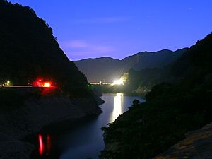長谷ダムの夜景