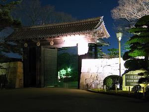 姫路城大手門のライトアップ・夜景