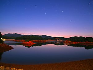 太田ダムの夜景と星空