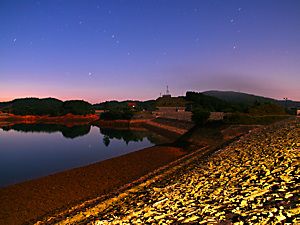 太田ダムの夜景と星空