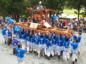 竹の宮神社の秋祭り・神輿の練り