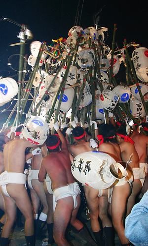 提灯祭りと提灯行列・魚吹八幡神社の秋まつり