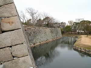 赤穂城の石垣と堀