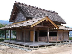 鎌倉時代の豪族屋敷や農家などを復元した中世の村