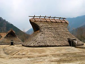 縄文の村・弥生の村の竪穴式住居