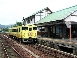 はばタン列車（ディーゼルカー）/JR上月駅