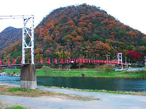 揖保川に掛かる架線橋（吊り橋）・東山公園橋