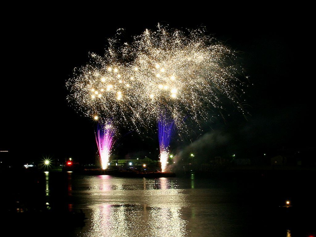 花火の壁紙写真 画像 水上花火大会 水中スターマイン 相生ペーロン花火大会 壁紙写真集 無料写真素材