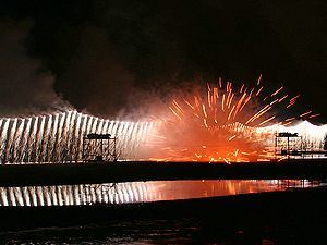 ナイアガラの滝と水中花火