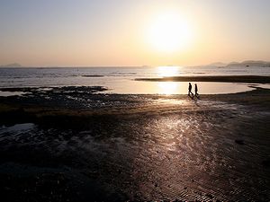 新舞子の干潟と夕日・瀬戸内海の風景