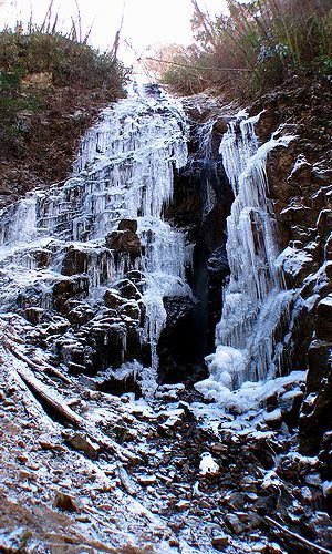 有馬48滝のひとつ　七曲がり滝の氷瀑