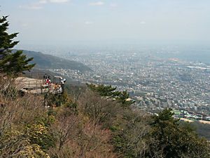 摩耶山掬星台の展望台と神戸〜大阪の風景