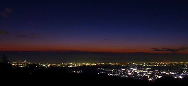 明石海峡大橋・神戸市西区・神戸市北区・播磨平野のトワイライト夜景