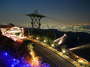 六甲山上と六甲ガーデンテラスのイルミネーション夜景