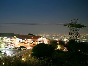 六甲山上と六甲ガーデンテラスのライトアップ夜景