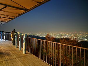 六甲ガーデンテラス・見晴らしのデッキと大阪の夜景