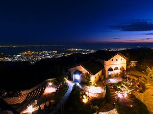 六甲山ガーデンテラスのトワイライト夜景