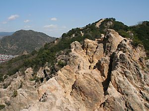 須磨アルプス・馬の背の岩場と東山