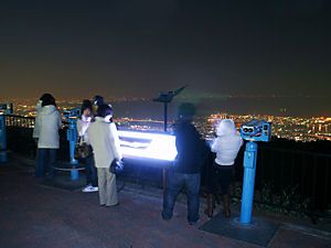 六甲天覧台の展望台と大阪方面の夜景