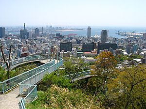 ビーナスブリッジと神戸の町並みと神戸港の風景