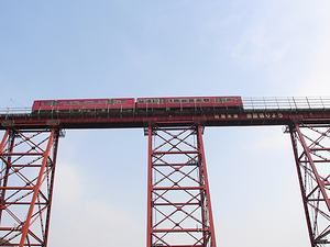 余部鉄橋を走る普通列車(JR山陰本線)