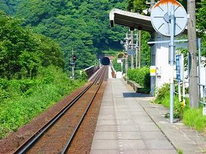 兵庫の秘境駅と呼ばれるJR山陰本線餘部駅と余部鉄橋とトンネル