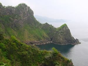 矢城ヶ鼻灯台付近の海岸線と日本海