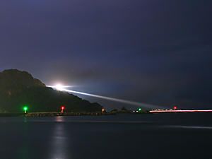 浜坂県民サンビーチの夜景と矢城ヶ鼻灯台のライト