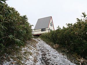 氷ノ山山頂の避難小屋