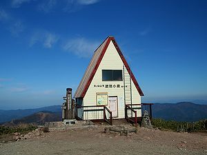 氷ノ山山頂の避難小屋