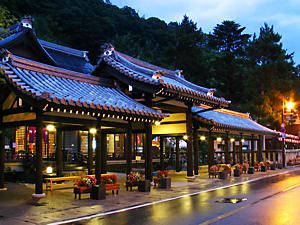 城崎温泉・御所の湯のライトアップ夜景
