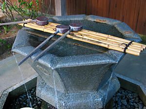 四所神社の手水舎・城崎の名水「延命水」