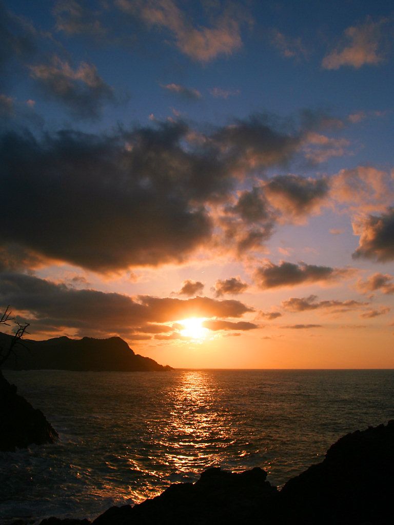 日本海に沈む夕日 但馬海岸の夕焼け 壁紙写真集 無料写真素材