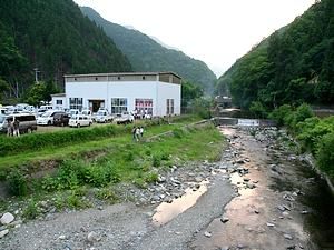 佐中川と神子畑川には多くのホタルが生息する